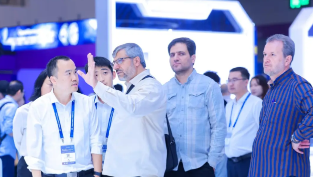 百团万家专业采购商抢赢先机，高交会成全球科创的“超能枢纽”