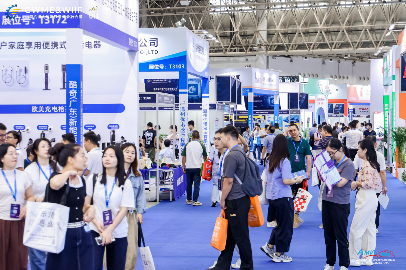 人多2.jpg 人多2.jpg